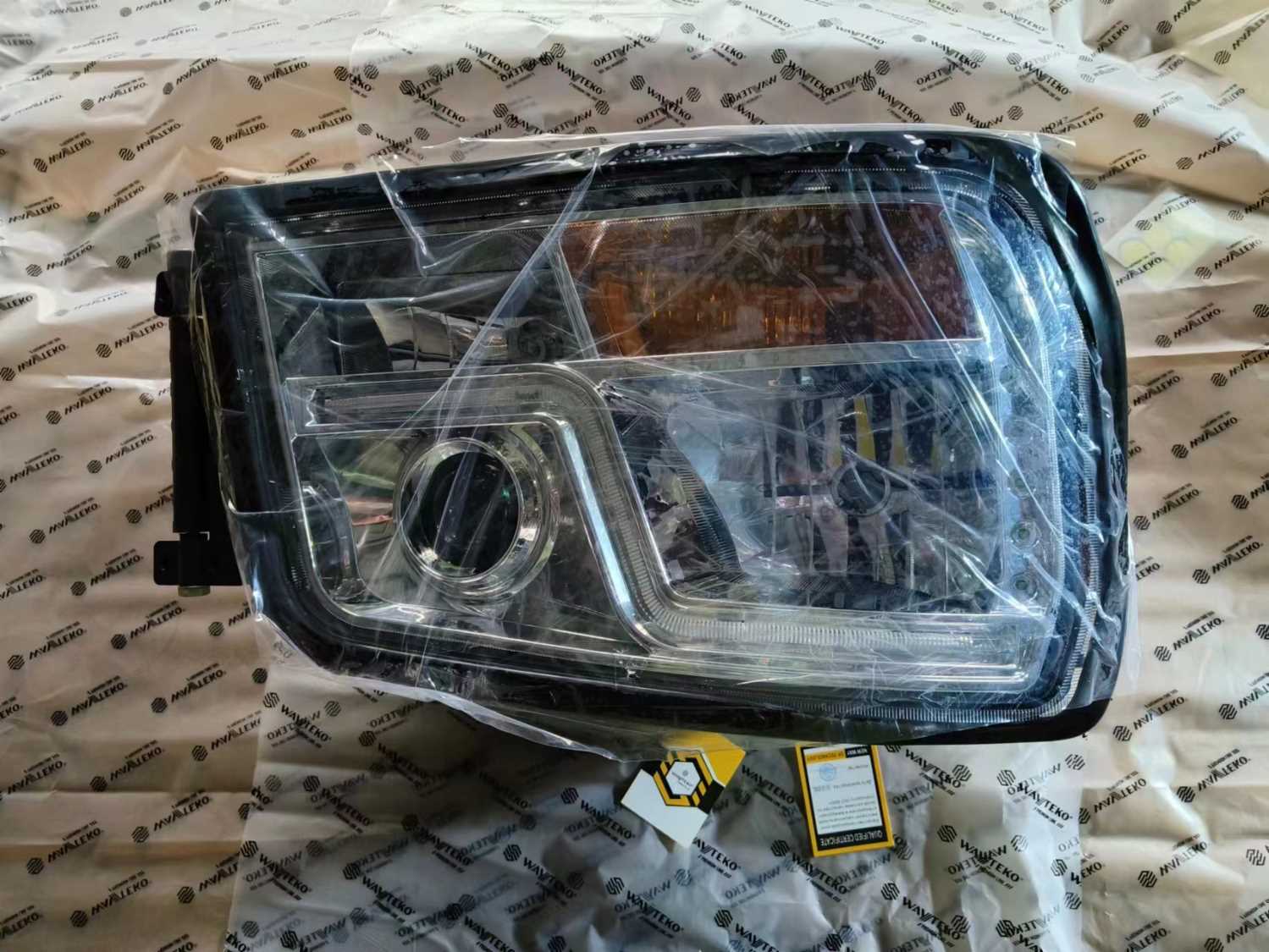Фара самосвал правая LED X3000 WAYTEKO PREMIUM
